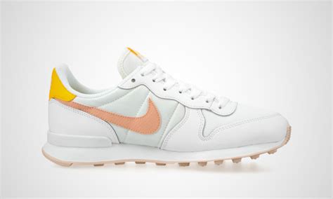 Nike WMNS Internationalist (weiß / gelb / pink)